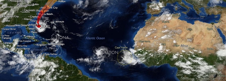 2010 Stormpulse  Ibis v5 Base imagery: NASA. Clouds: NERC Satellite Station, Univ. of Dundee Image updated 9.02.2010 4 AM est   